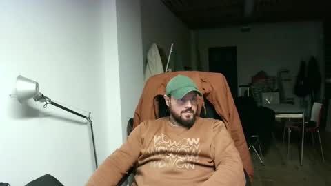 Snapshot of maythe4bwu chatting on 01/21/25, 01:11 maythe4bwu online show from 01/21/25, 01:11