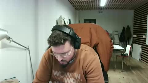 Snapshot of maythe4bwu chatting on 01/27/25, 02:24 maythe4bwu online show from 01/27/25, 02:24