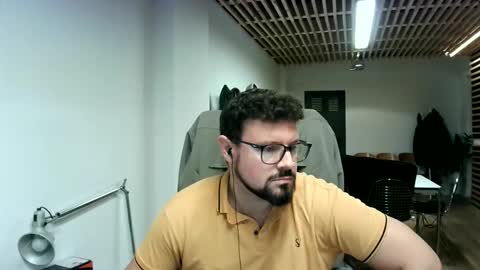 Snapshot of maythe4bwu chatting on 09/16/25, 04:19 maythe4bwu online show from 09/16/25, 04:19