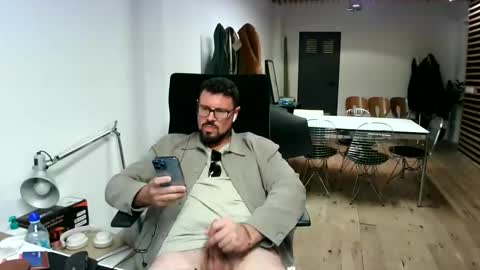 Snapshot of maythe4bwu chatting on 09/30/25, 10:59 maythe4bwu online show from 09/30/25, 10:59