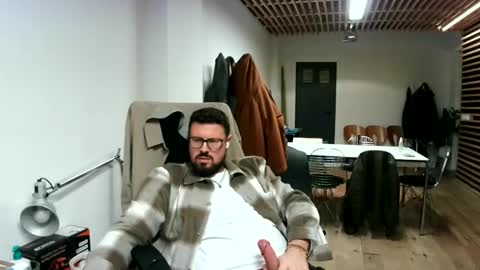 Snapshot of maythe4bwu chatting on 10/21/25, 11:05 maythe4bwu online show from 10/21/25, 11:05