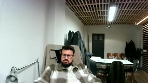 Snapshot of maythe4bwu chatting on 10/23/25, 11:14 maythe4bwu online show from 10/23/25, 11:14