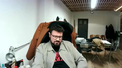 Snapshot of maythe4bwu chatting on 10/29/25, 01:08 maythe4bwu online show from 10/29/25, 01:08