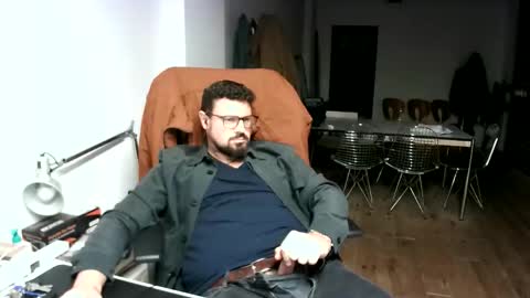 Snapshot of maythe4bwu chatting on 11/10/25, 12:42 maythe4bwu online show from 11/10/25, 12:42