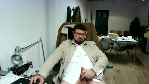 Snapshot of maythe4bwu chatting on 11/22/25, 11:26 maythe4bwu online show from 11/22/25, 11:26