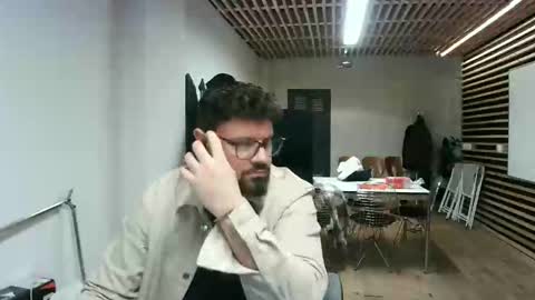 Snapshot of maythe4bwu chatting on 02/01/26, 10:19 maythe4bwu online show from 02/01/26, 10:19