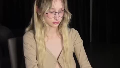 mayvi_cold online show from 06/23/26, 07:23