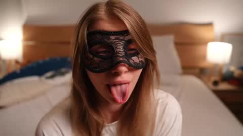 Snapshot of mbca chatting on 05/14/26, 04:25 Anna IG mbca anna online show from 05/14/26, 04:25
