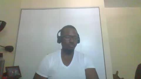 Snapshot of mbsupreme chatting on 05/27/26, 04:37 Mark online show from 05/27/26, 04:37