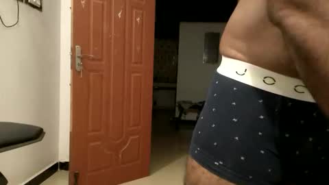 me_hai12 online show from 11/28/25, 12:30