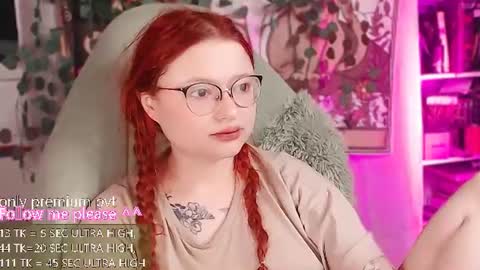 Snapshot of me_hanna chatting on 06/17/26, 02:14 Hanna online show from 06/17/26, 02:14