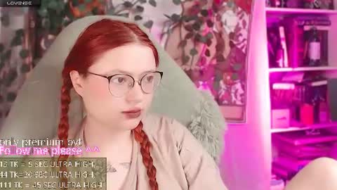 Snapshot of me_hanna chatting on 06/18/26, 02:23 Hanna online show from 06/18/26, 02:23