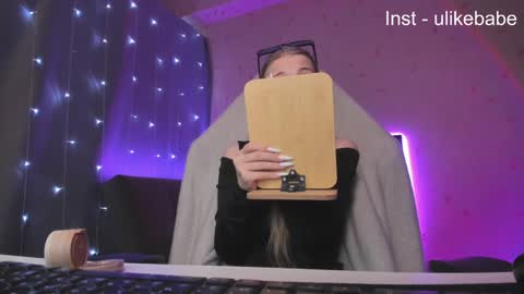 Snapshot of meandmaboy chatting on 12/01/24, 06:08 Anna online show from 12/01/24, 06:08