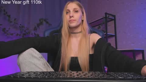 Snapshot of meandmaboy chatting on 12/27/24, 05:26 Anna online show from 12/27/24, 05:26