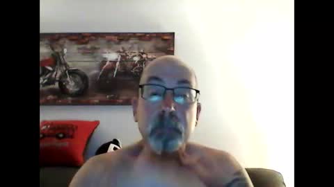 me at home online show from 04/25/26, 03:20