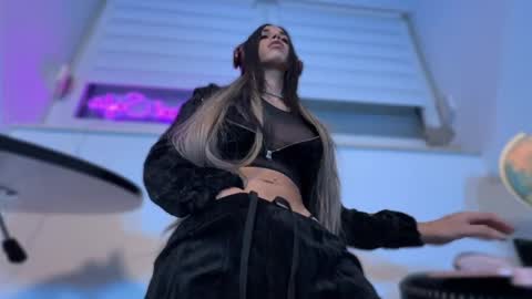 Snapshot of meclarityxxx chatting on 11/15/25, 08:16 online show from 11/15/25, 08:16