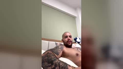 Snapshot of medellindrak chatting on 05/11/26, 12:27 filippoae online show from 05/11/26, 12:27
