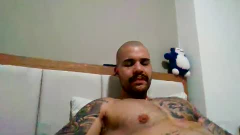 Snapshot of medellindrak chatting on 06/08/26, 01:39 filippoae online show from 06/08/26, 01:39