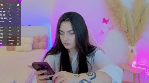 Snapshot of medina_andress chatting on 05/12/26, 09:01 Dina online show from 05/12/26, 09:01