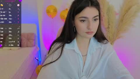 Snapshot of medina_andress chatting on 05/22/26, 09:09 Dina online show from 05/22/26, 09:09