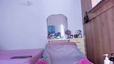 Snapshot of medussa13 chatting on 06/10/26, 02:27 medussa13 online show from 06/10/26, 02:27