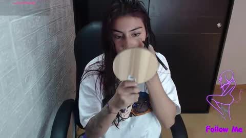 Snapshot of medussa_kat chatting on 01/12/25, 07:10 Katrina online show from 01/12/25, 07:10