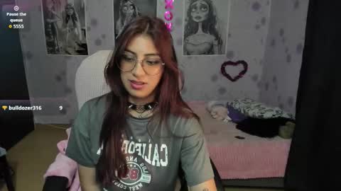 Snapshot of medussa_kat chatting on 10/23/25, 12:43 Katrina online show from 10/23/25, 12:43
