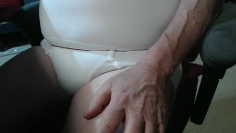 mee9090e900 online show from 09/17/25, 07:59