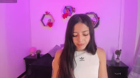 Snapshot of meelanny_ds chatting on 12/08/24, 05:18   online show from 12/08/24, 05:18