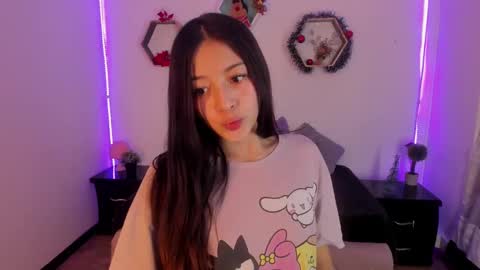 Snapshot of meelanny_ds chatting on 12/23/24, 08:44   online show from 12/23/24, 08:44