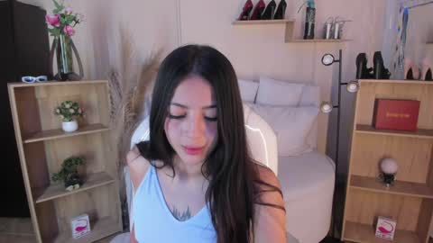 Snapshot of meelanny_ds chatting on 01/10/25, 05:05   online show from 01/10/25, 05:05