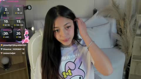 Snapshot of meelanny_ds chatting on 01/15/25, 10:38   online show from 01/15/25, 10:38