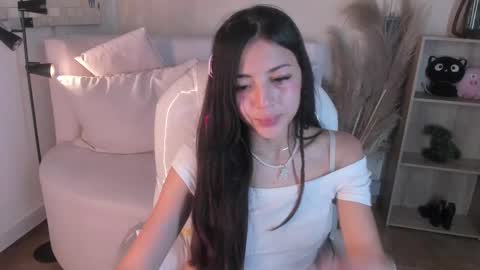 Snapshot of meelanny_ds chatting on 02/11/25, 04:55   online show from 02/11/25, 04:55