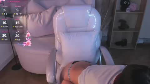 Snapshot of meelanny_ds chatting on 02/12/25, 04:54   online show from 02/12/25, 04:54