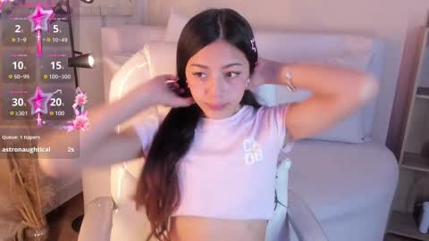 Snapshot of meelanny_ds chatting on 03/07/25, 04:46   online show from 03/07/25, 04:46