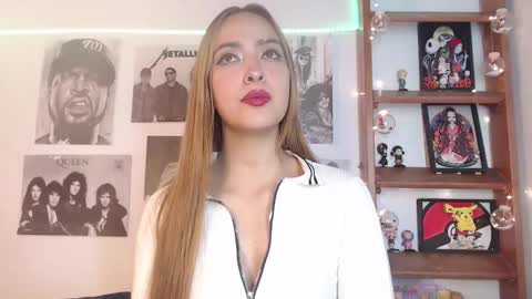 Snapshot of meeowlody chatting on 01/12/25, 01:11 Emily online show from 01/12/25, 01:11