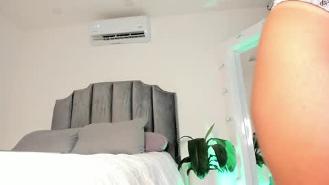 Snapshot of megan__88 chatting on 01/19/25, 01:43 megan online show from 01/19/25, 01:43