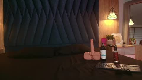 M E G A N  online show from 06/09/26, 08:42
