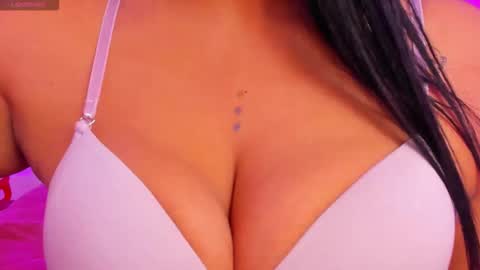 Snapshot of megan_bigboobs3 chatting on 11/17/25, 10:21 Megan online show from 11/17/25, 10:21