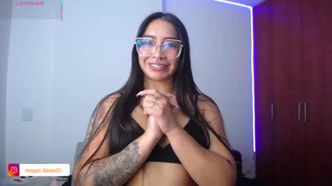 Megan Bluee online show from 11/24/25, 05:56