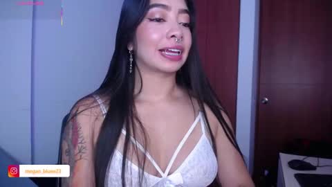 Megan Bluee online show from 11/25/25, 02:17