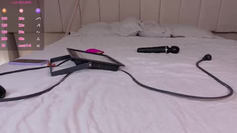 Megan  online show from 11/05/25, 01:00