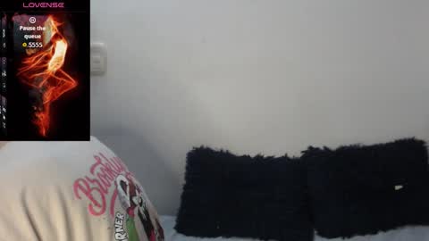 Megan and sophi online show from 11/10/25, 11:48