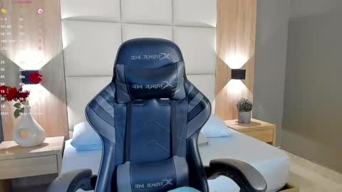 MEGAN COOPER online show from 09/25/25, 12:20