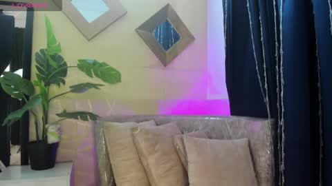 Snapshot of megan_devon chatting on 05/05/26, 12:46 online show from 05/05/26, 12:46