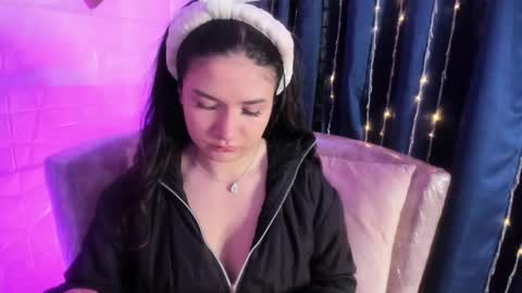 Snapshot of megan_devon chatting on 05/27/26, 11:51 online show from 05/27/26, 11:51