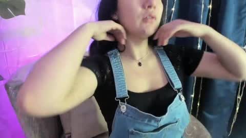 Snapshot of megan_devon chatting on 05/28/26, 11:51 online show from 05/28/26, 11:51