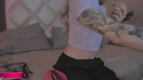 Snapshot of megan_dh chatting on 10/11/25, 12:04 Megan online show from 10/11/25, 12:04