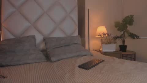 Snapshot of megan_dh chatting on 10/21/25, 12:06 Megan online show from 10/21/25, 12:06