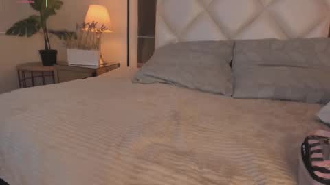 Snapshot of megan_dh chatting on 10/22/25, 11:54 Megan online show from 10/22/25, 11:54